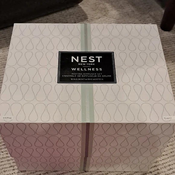 NEST Fragrances White and Silver Diffuser - Picture 5 of 9